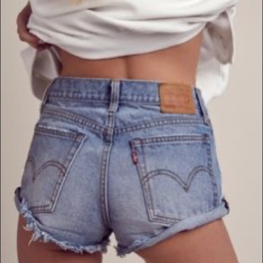 VTG Levi's high waisted shorts denim
